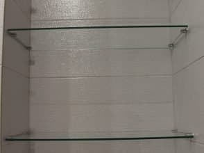 Полки в ванную комнату из стекла толщиной 6 мм, размер 600*300, полировка по периметру