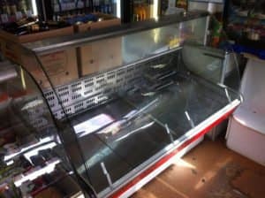 Гнутое стекло для холодильной торговой витрины