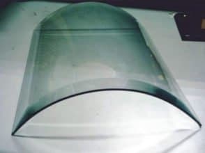 Гнутое прозрачное стекло для фасада с фацетом 20 мм